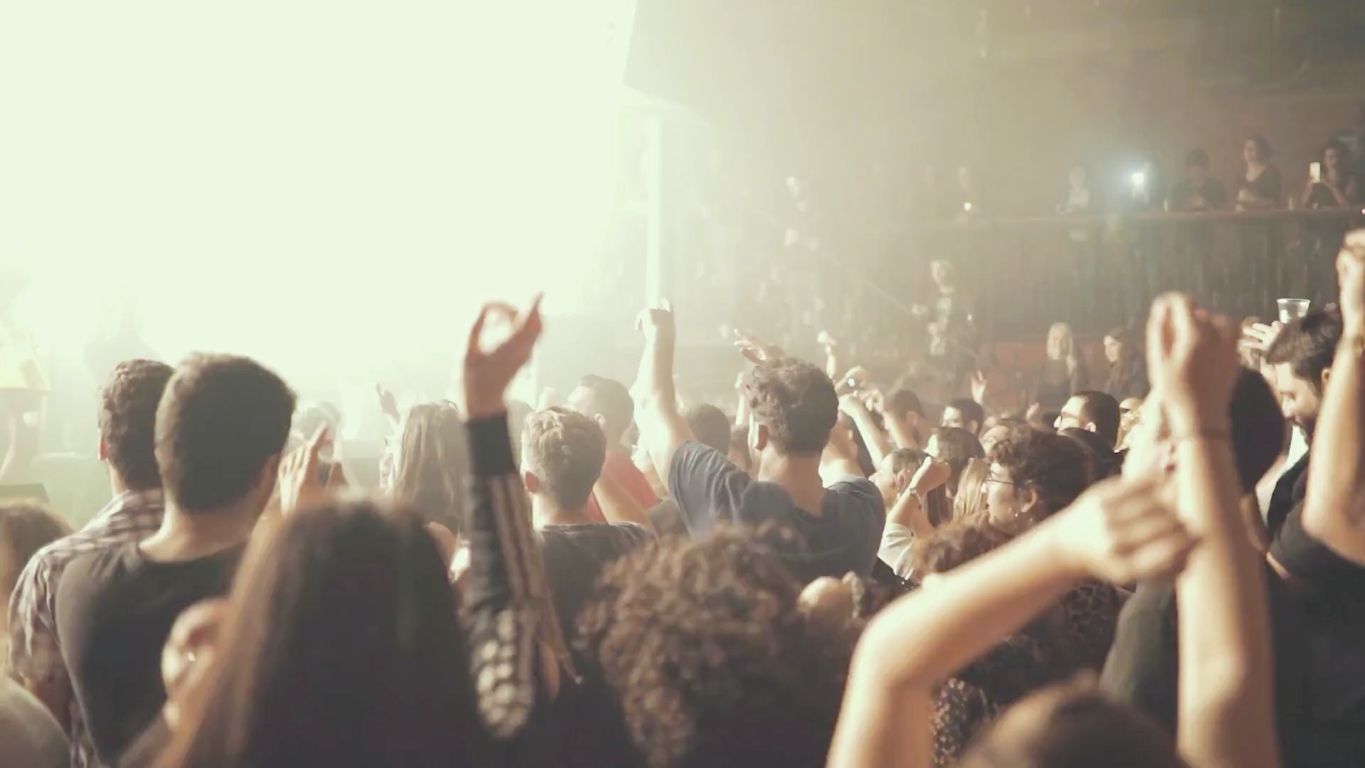 cheering-crowd-banner