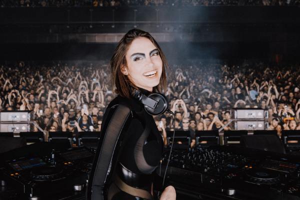 Sara Landry at Sphere